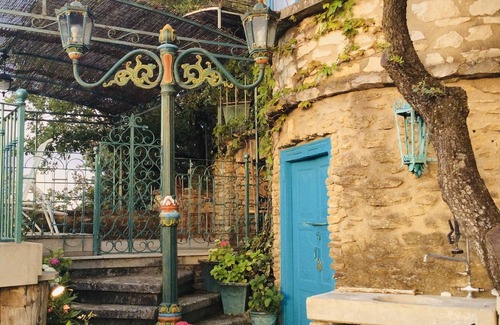 Menerbes Apartment | Spectacular Hilltop Tower Get-Away in Romantic Luberon Village