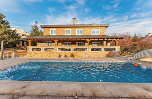 Collado Mediano Ski Chalet | Spectacular home in Navacerrada for nature lovers