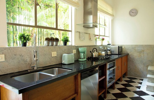 Granada House | Spectacular house in the heart of Polanco with with terrace and garden