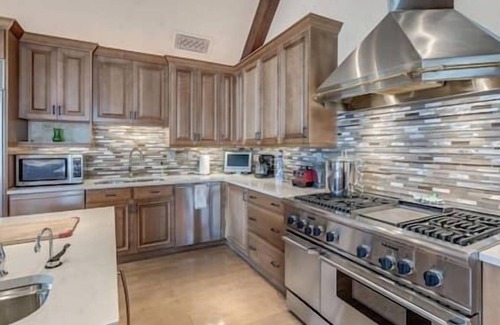 Aspen House | Spectacular Home in Aspen, Great Location, Hot Tub