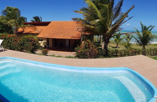 Zumbi House | Spectacular home in waterfront condominium