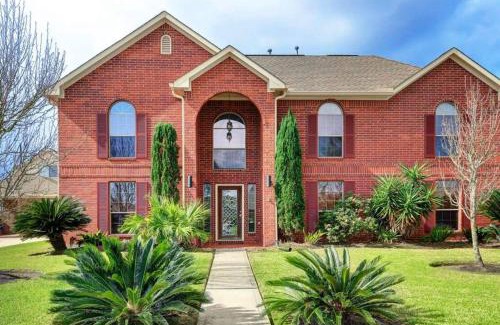 Manvel House | Spectacular Home with A Private Pool & BBQ Grill!