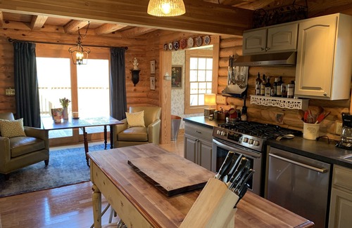 Warm Springs House | Spectacular Hot Springs cabin, family-friendly, close to The Homestead.