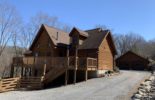Warm Springs House | Spectacular Hot Springs cabin, family-friendly, close to The Homestead.