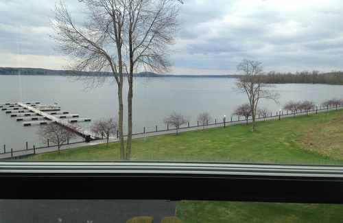 Saratoga Springs House | Spectacular Lakefront Get Away in Saratoga Springs, NY