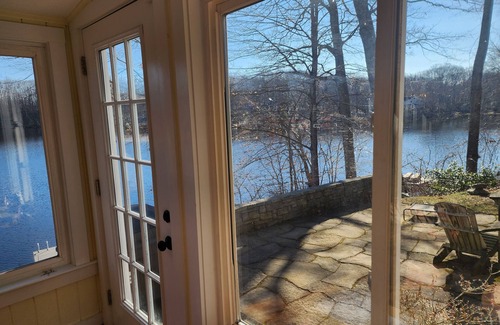 Guilford Cabin | Spectacular Lake Front Cabin close to CT shoreline