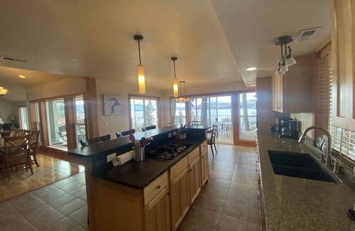 Hope House | Spectacular Lake Views in the Mountains