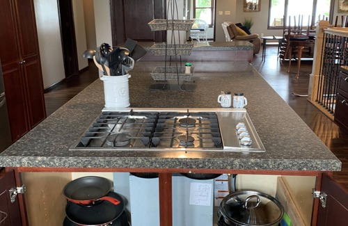 Underwood House | Spectacular Lakefront Retreat on 2 acres~ Perfect Large Family Getaway
