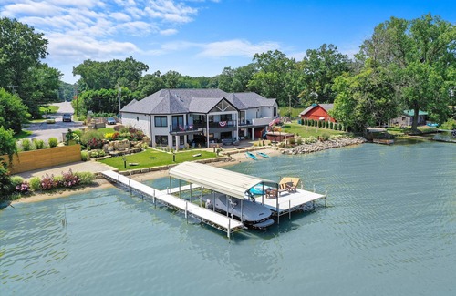 Koontz Lake House | Spectacular LakeHouse near Notre Dame Culver & Golf