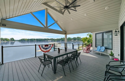 Koontz Lake House | Spectacular LakeHouse near Notre Dame Culver & Golf