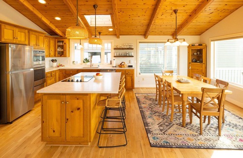 Rockaway Beach House | Spectacular Large Oceanfront Home Panoramic View Quiet Area Dog Friendly