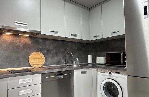 Hortaleza House | SPECTACULAR LOFT MADRID NORTE PARKING AND BREAKFAST