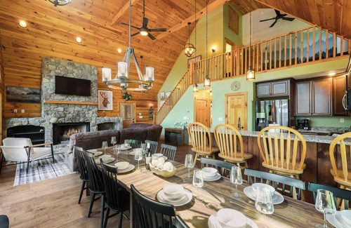 McGaheysville Cabin | Spectacular Log Cabin Mtn Views Hot Tub Pool Table Theater Room Spa/Sauna