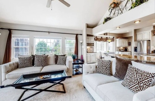 Monument House | Spectacular Luxury Hacienda with Mountain Views!