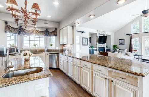 Monument House | Spectacular Luxury Hacienda with Mountain Views!