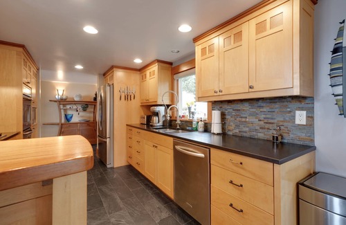 Oceanside House | *Spectacular Luxury Oceanfront Home Hot Tub on Deck Steps to Beach!