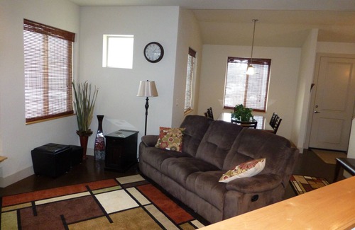 Southern Crossing House | Spectacular Luxury Old Mill District Townhouse Walking Distance To River Walk