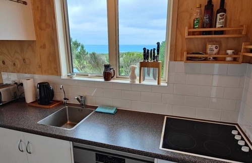 Riverton Apartment | Spectacular Moana Views