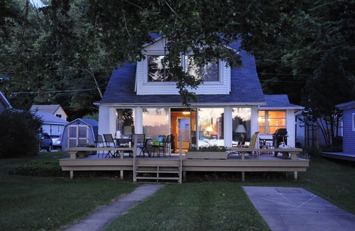 Paw Paw Lake Cottage | Spectacular Michigan Cottage on All Sports Paw Paw Lake