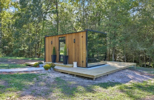 Myra Cabin | Spectacular Mirror House in the North Texas Hill Country