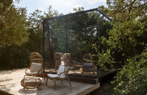 Myra Cabin | Spectacular Mirror House in the North Texas Hill Country