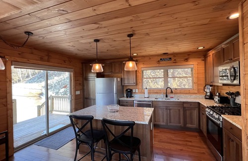 Bryson City Cabin | Spectacular Mountain Views w/Pool table and Fire pit!