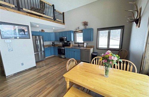 Roscoe House | Spectacular Mountain Cabin in the heart of East Rosebud Mountains