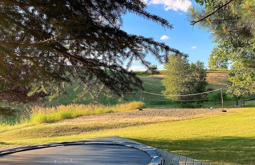 Bozeman Apartment | Spectacular Mountain Views with Pond and Outdoor Activities