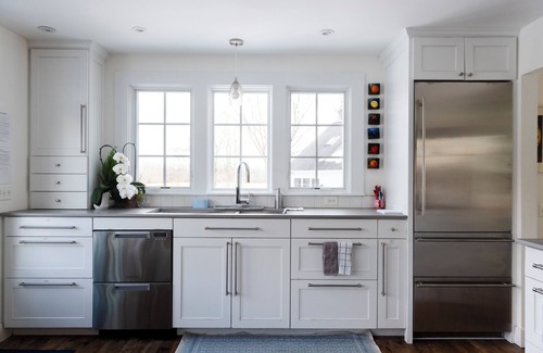 Crozet House | Spectacular Mt Views at Sunset Farm: Pool, Hot Tub, fast WiFi, AC near Vineyards