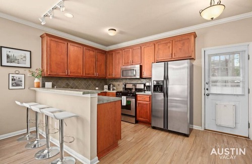 Westfield House | Spectacular Neighborhood! Spacious House and Yard