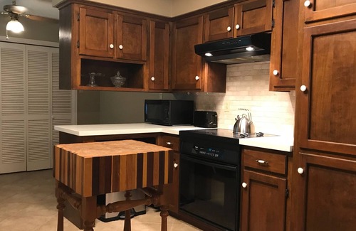 Southwood Valley House | Spectacular New Aggieland Short Term Rental Offered!