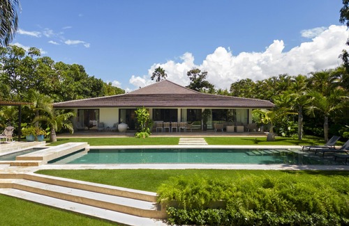 Los Lagos House | Spectacular new villa 2 minutes walking distance to Minitas Beach