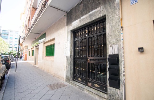 Beiro House | Spectacular newly renovated apartment in Granada, Caleta area.