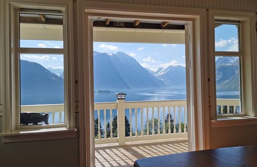 Saebo House | Spectacular Norwegian Fjord with unbeatable view, sauna and hot tub