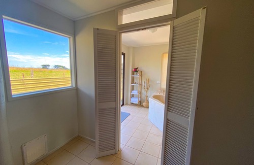 Coronet Bay House | Spectacular ocean, mountain and farm views at Karinya Beach House