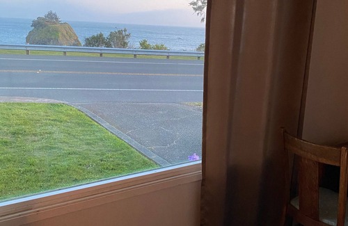 Crescent City North House | Spectacular Ocean Front Views