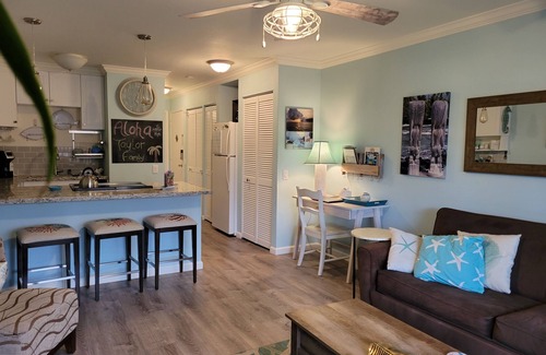 Kailua-Kona Condo | SPECTACULAR OCEAN VIEW at waters edge. Close to Kona Town shops and activities.