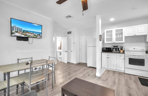 Hollywood Apartment | Spectacular Ocean View Corner Apartment!