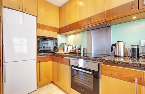 Bantry Bay Apartment | Spectacular Ocean View, Free WiFi, Free Parking, Superb Location, Backup Power