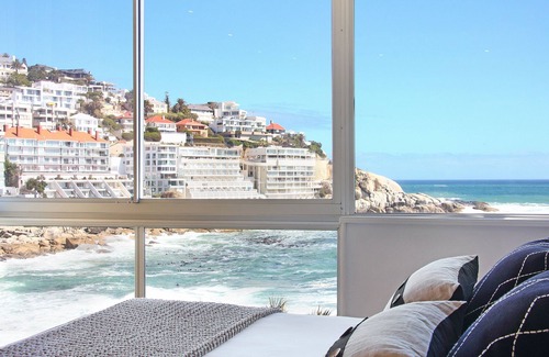 Bantry Bay Apartment | Spectacular Ocean View, Free WiFi, Free Parking, Superb Location, Backup Power