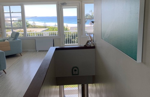 Dalmeny House | Spectacular Ocean views from this perfect updated 60's Beach House
