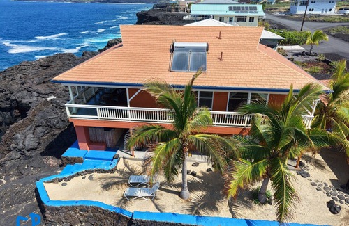 South Kona House | Spectacular Oceanfront! 20' from the Sea