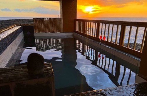 South Kona House | Spectacular Oceanfront! 20' from the Sea