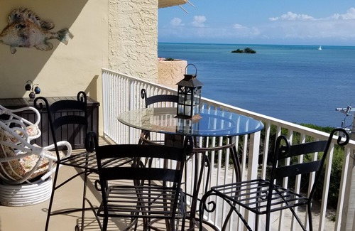 Tavernier Condo | SPECTACULAR OCEANFRONT VIEWS , FREE WIFI, HD SMART TV'S, SUMMER SPECIAL RATES