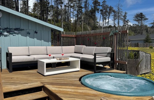 Gualala House | Spectacular Oceanfront, massive fenced yard, with Spa Mendocino Coast in Gualala