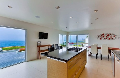 Sunset Cliffs Villa | SPECTACULAR OCEANFRONT ESTATE-Private Pool and Hot Tub, Sweeping View