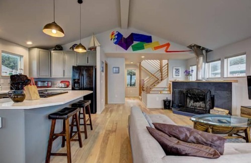 Yachats House | Spectacular oceanfront, dog-friendly home located in the heart of Yachats.