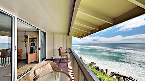 Wailua House Lots House | Spectacular Oceanfront View Top Floor Corner Condo at Wailua Bay View