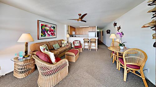 Wailua House Lots House | Spectacular Oceanfront View Top Floor Corner Condo at Wailua Bay View