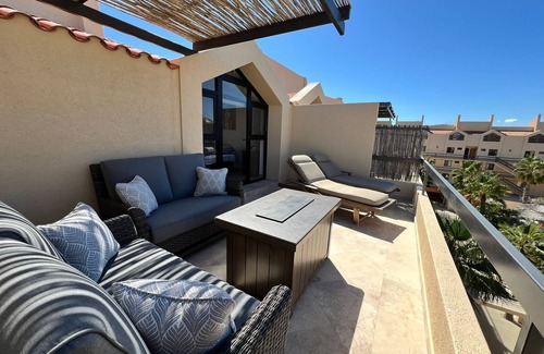 Zona Hotelera Condo | Spectacular Penthouse condo with resort style amenities steps from the beach